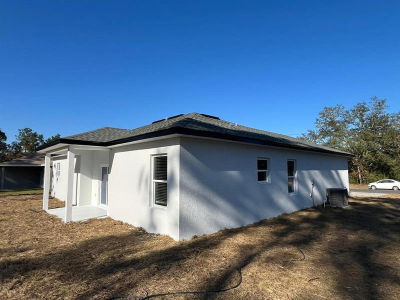 Exterior details and patio area of a home in , Citrus Springs (Image 19).