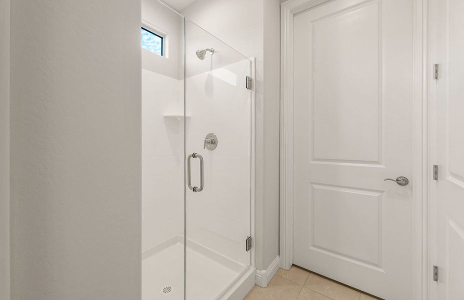 Spacious, unfurnished interior of a new home in Sun City Anthem at Merrill Ranch, Florence (Image 13).