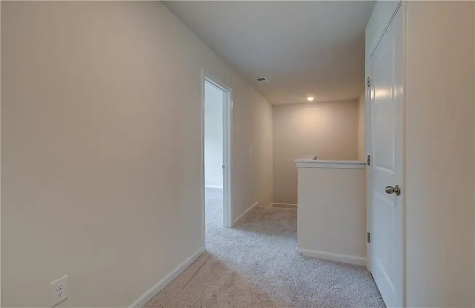 Spacious, unfurnished interior of a new home in , Lawrenceville (Image 9).