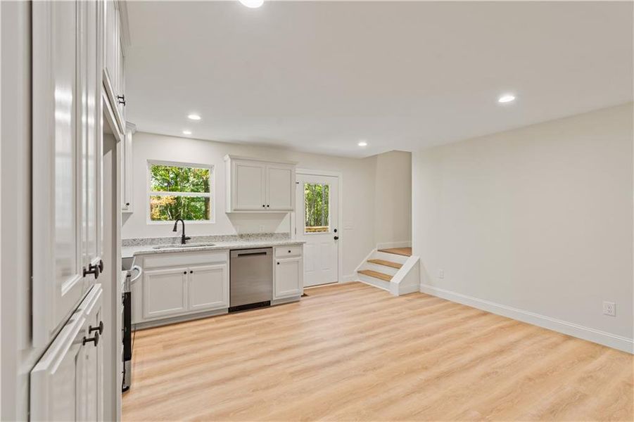 Spacious, unfurnished interior of a new home in , Dahlonega (Image 18).