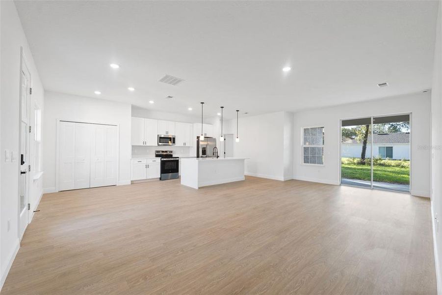 Spacious, unfurnished interior of a new home in , Ocala (Image 32).