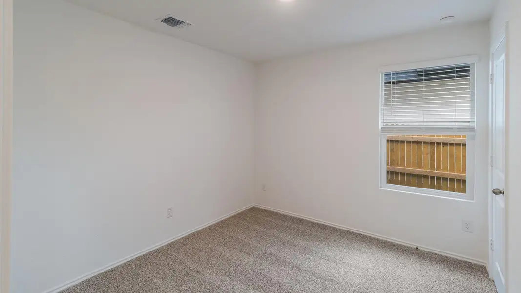 Spacious, unfurnished interior of a new home in Valverde, Bastrop (Image 8).