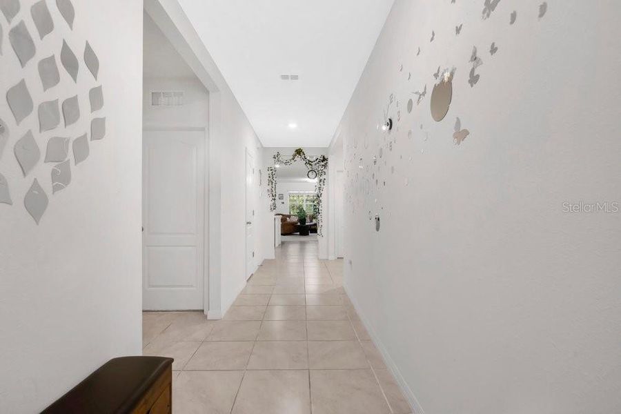 Spacious, unfurnished interior of a new home in Poinciana Enclave, Poinciana (Image 20).