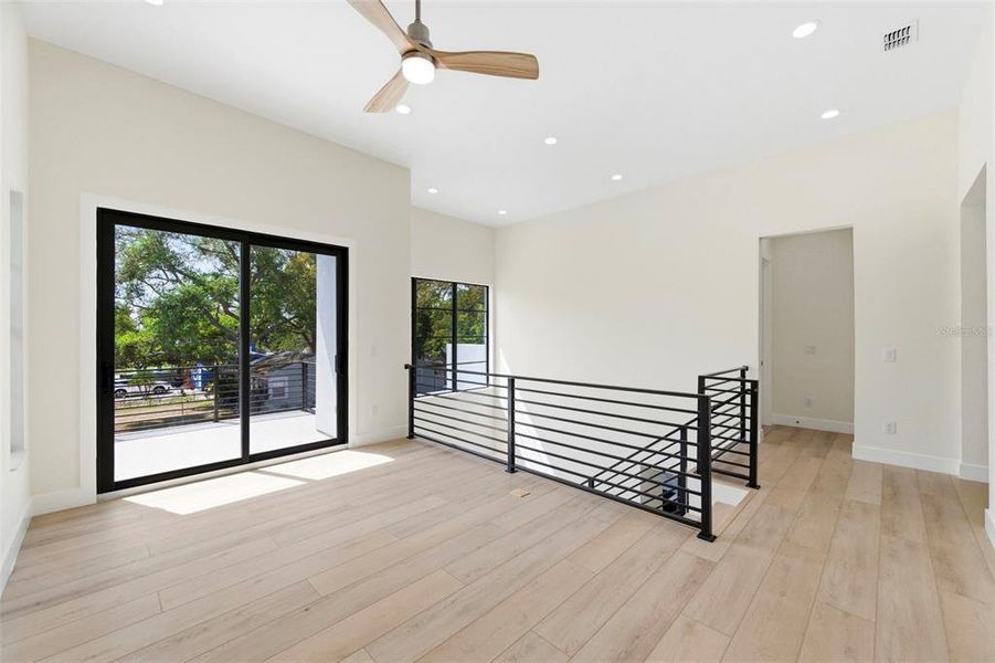 Spacious, unfurnished interior of a new home in , St. Petersburg (Image 39).