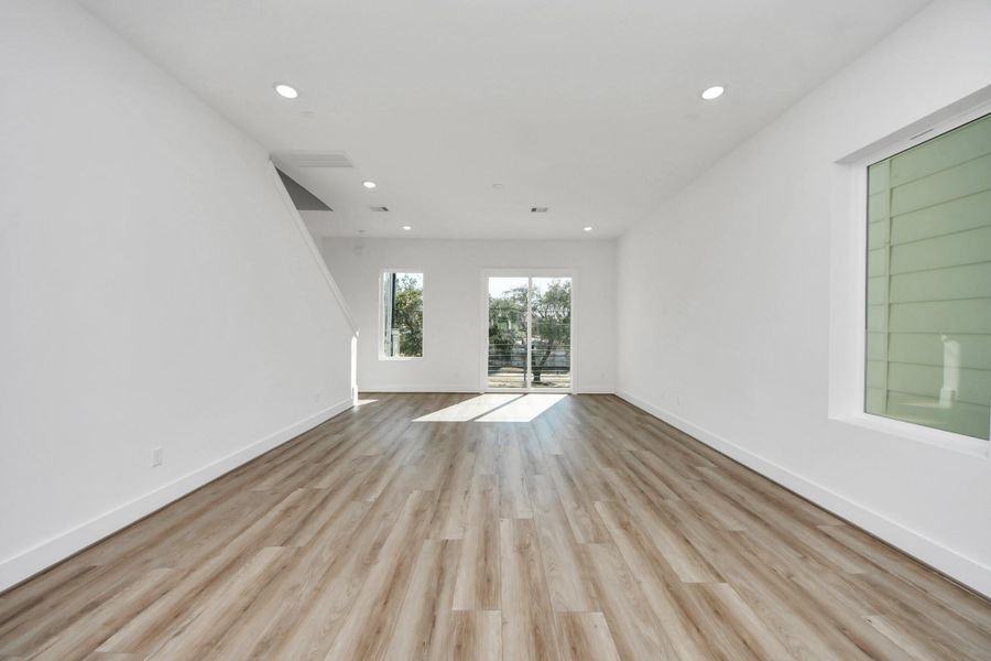 Spacious, unfurnished interior of a new home in , Houston (Image 32).