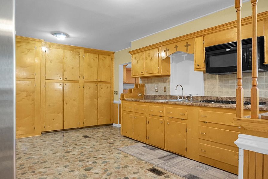 Furnished interior view inside a new home in , Bonneau (Image 63).