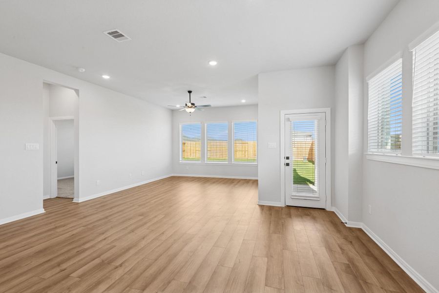 Spacious, unfurnished interior of a new home in Jordan Ranch 45' Homesites, Fulshear (Image 18). Spacious, unfurnished interior of a new home in Jordan Ranch 45' Homesites, Fulshear (Image 18).