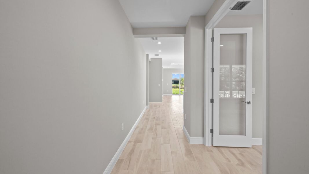 Spacious, unfurnished interior of a new home in Verandah, Fort Myers (Image 13).