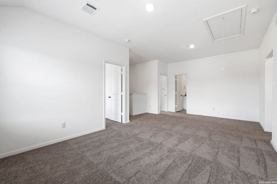 Spacious, unfurnished interior of a new home in Brookmill, San Antonio (Image 25).