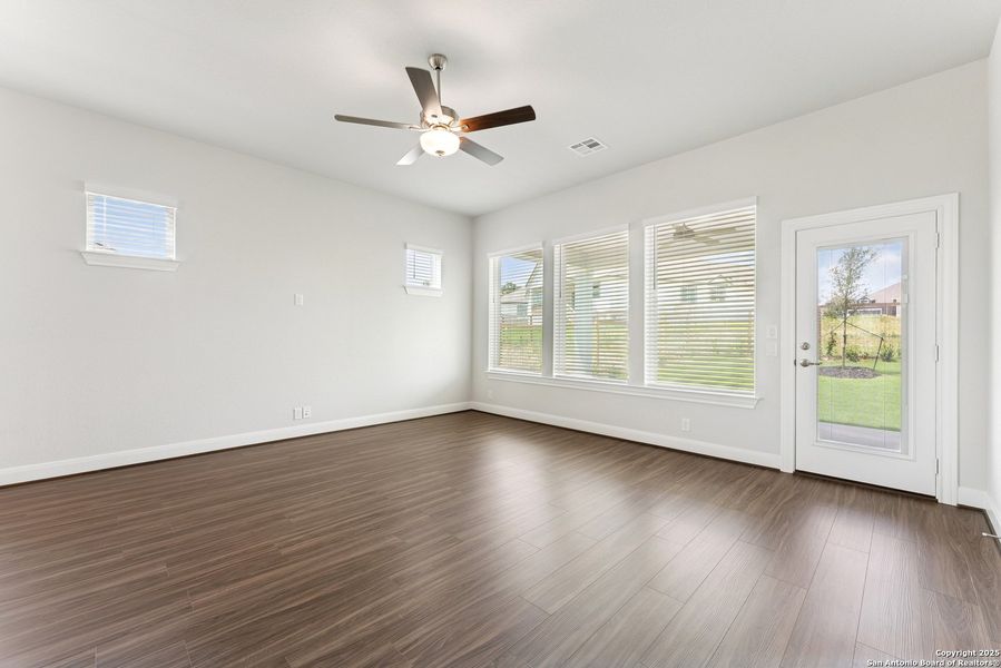 Spacious, unfurnished interior of a new home in The Crossvine 45’, Schertz (Image 24).