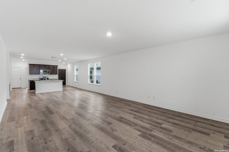 Spacious, unfurnished interior of a new home in The Overlook at Creekside, New Braunfels (Image 22).