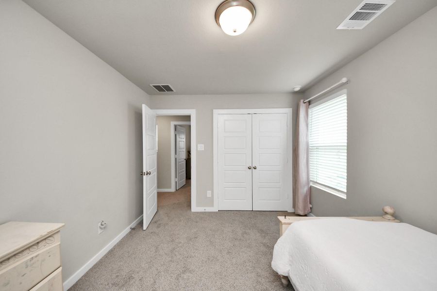 Spacious, unfurnished interior of a new home in Heights of Barbers Hill, Baytown (Image 18).