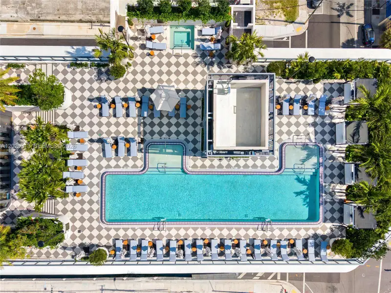 Community amenities in , Miami (Image 50).