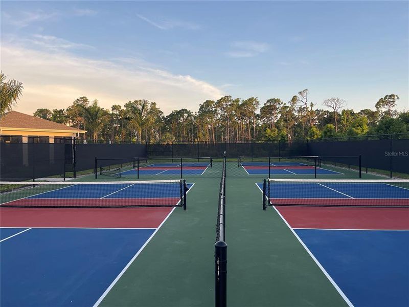 Community amenities in , Englewood (Image 16).