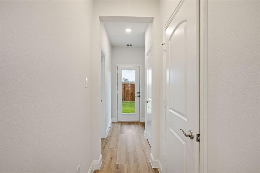 Spacious, unfurnished interior of a new home in Creekside, Royse City (Image 19).
