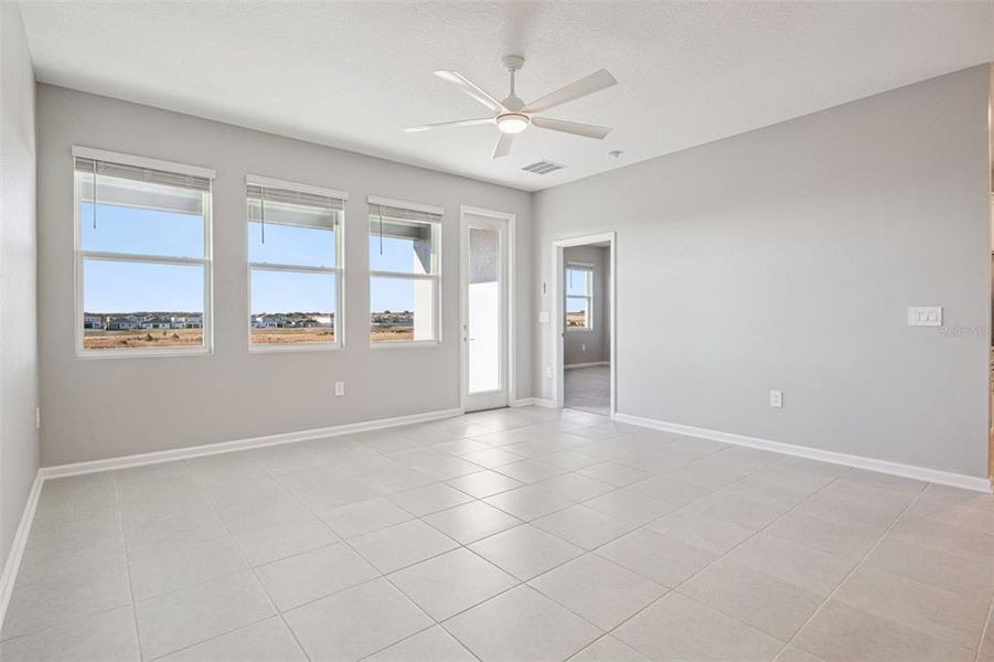 Spacious, unfurnished interior of a new home in Wellness Ridge, Clermont (Image 21).