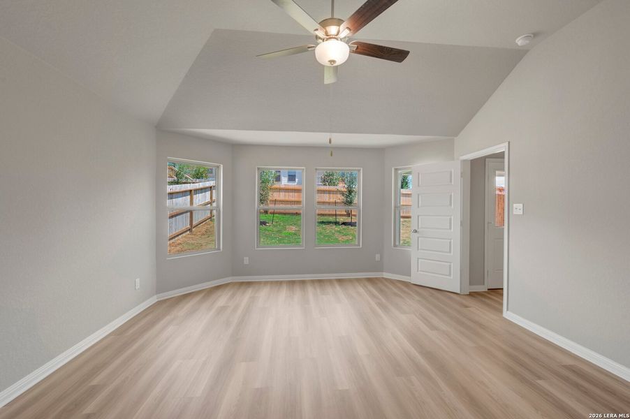 Spacious, unfurnished interior of a new home in Mesquite Ridge, San Antonio (Image 17).