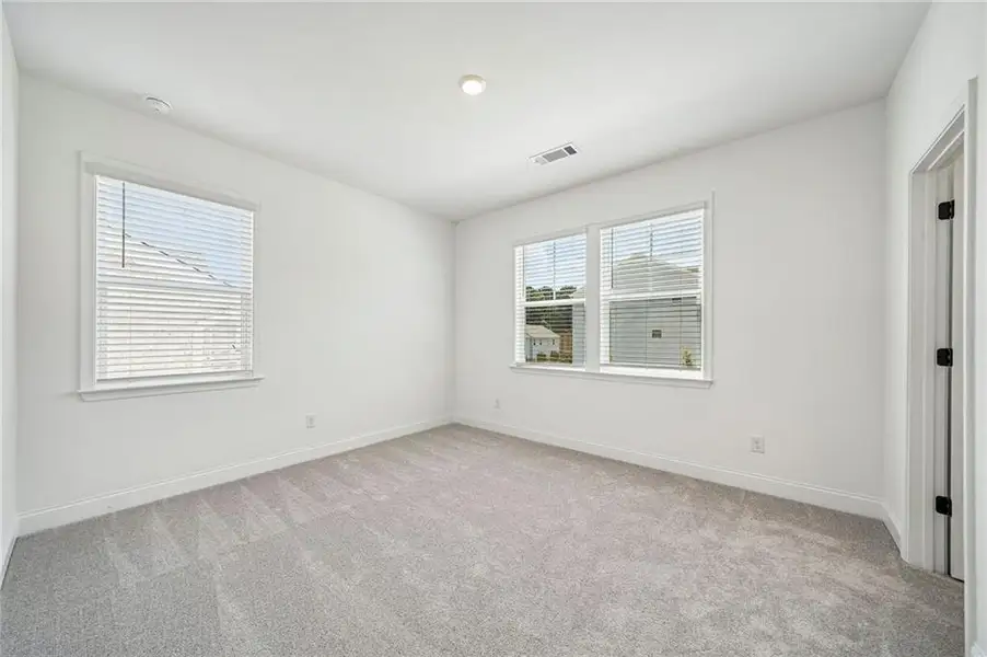 Spacious, unfurnished interior of a new home in Auburn Glen, Dacula (Image 24).