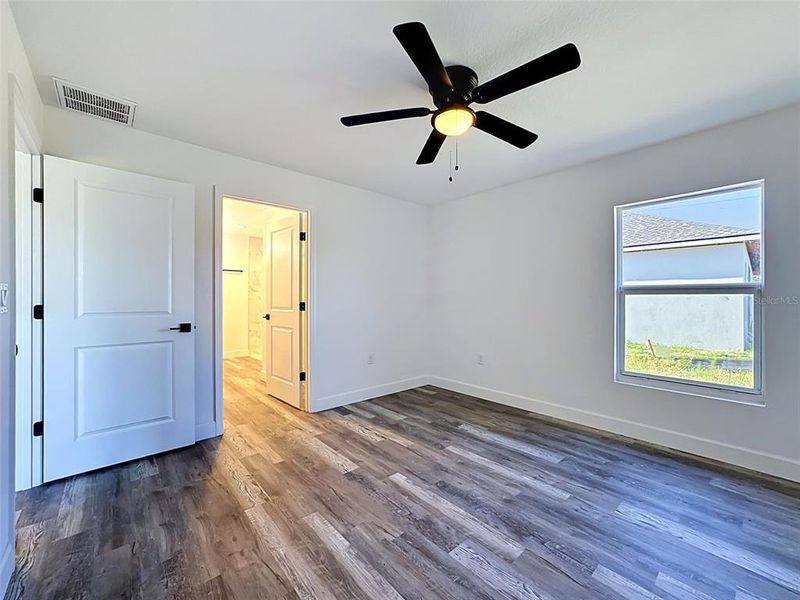 Spacious, unfurnished interior of a new home in , North Port (Image 20).