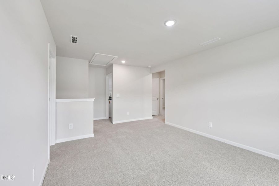 25-web-or-mls-Oak Manor - Raleigh - 716