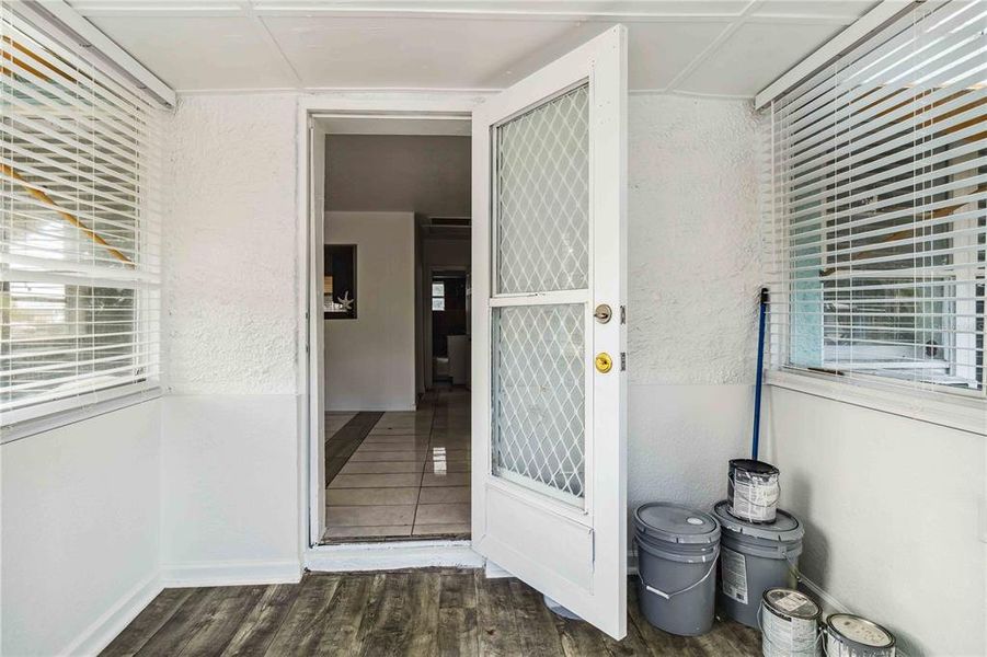 Exterior details and patio area of a home in , Bradenton (Image 18).