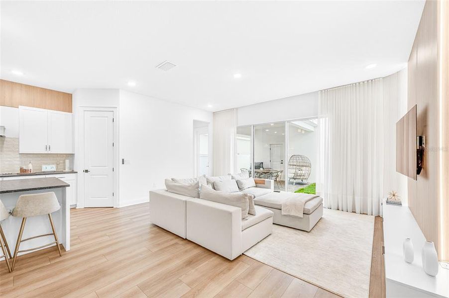 Furnished interior view inside a new home in , Winter Garden (Image 10).