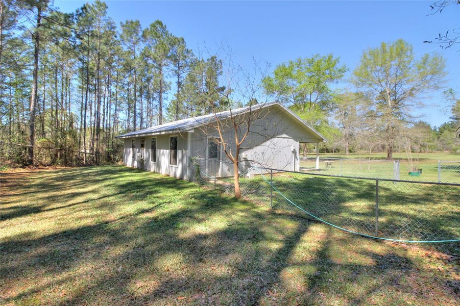 Exterior details and patio area of a home in , Lufkin (Image 9).