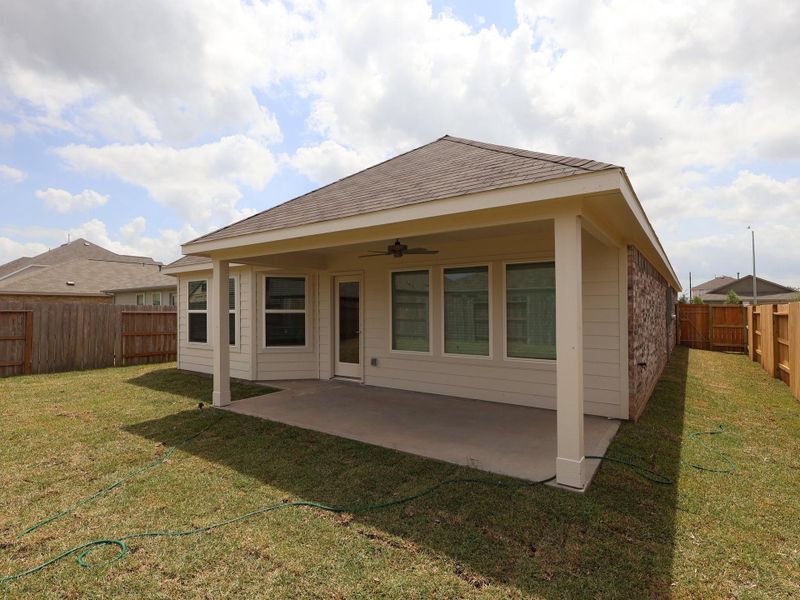 Exterior details and patio area of a home in Miller's Pond, Rosenberg (Image 3).