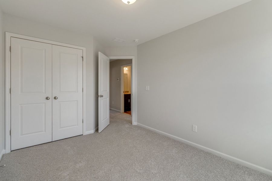 Spacious, unfurnished interior of a new home in Astoria, Columbia (Image 25).