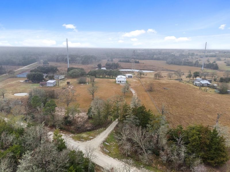 This home area in Anderson presents a delightful blend of convenience, community, and charm. Striking the perfect balance between close proximity to metropolitan hubs such as Houston and Austin, and the tranquility of rural life