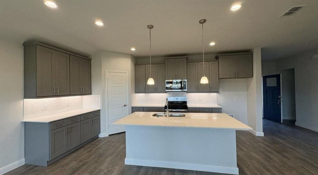 Furnished interior view inside a new home in Sandstone Estates, Granbury (Image 5). Furnished interior view inside a new home in Sandstone Estates, Granbury (Image 5).