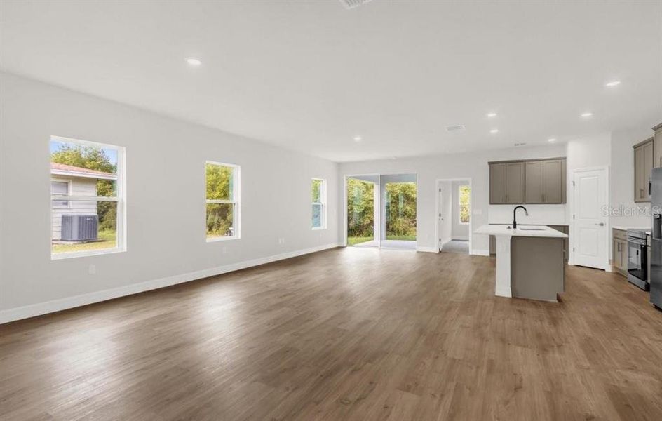 Spacious, unfurnished interior of a new home in , Ocala (Image 12).