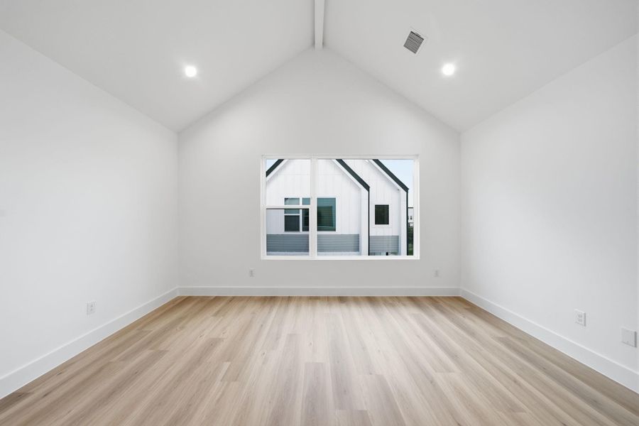 Spacious, unfurnished interior of a new home in , Houston (Image 41).