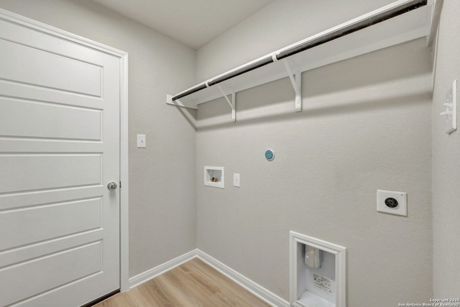 Spacious, unfurnished interior of a new home in Park Place, New Braunfels (Image 13).