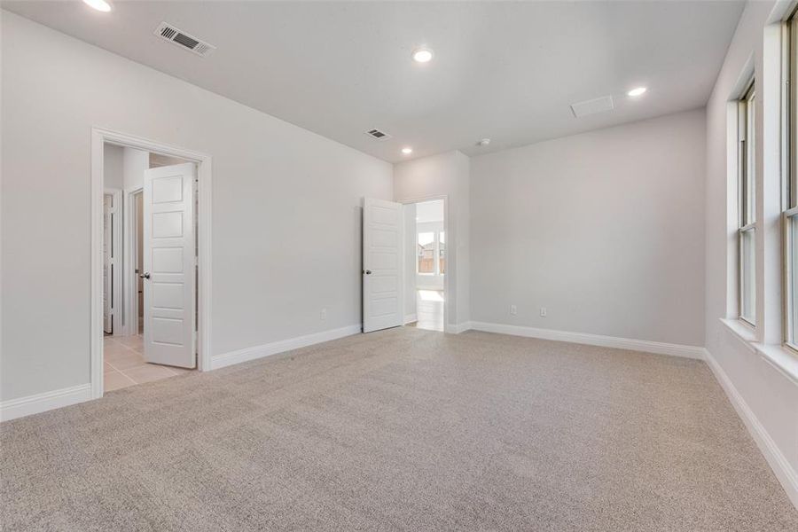Spacious, unfurnished interior of a new home in Villages of Hurricane Creek, Anna (Image 25). Spacious, unfurnished interior of a new home in Villages of Hurricane Creek, Anna (Image 25).