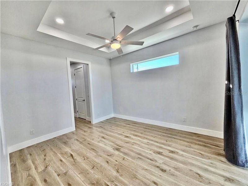 Spacious, unfurnished interior of a new home in , Cape Coral (Image 20).