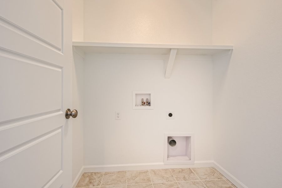Spacious, unfurnished interior of a new home in The Aurora Highlands, Aurora (Image 29).