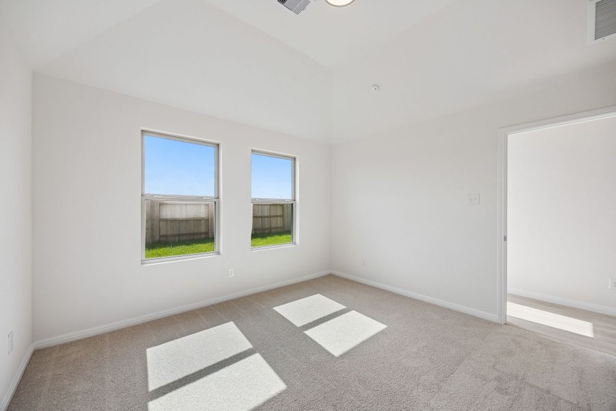 Spacious, unfurnished interior of a new home in Riviera Pines, Huffman (Image 22).