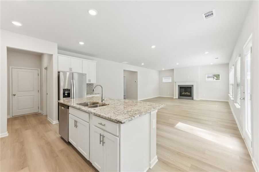 Furnished interior view inside a new home in Ivey Township, Dallas (Image 16).