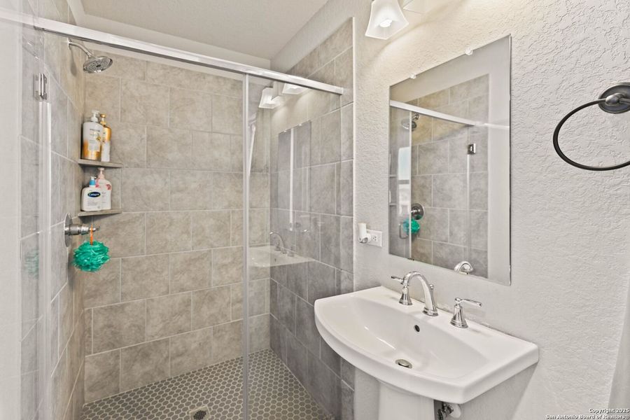 Image 29 of a home in .