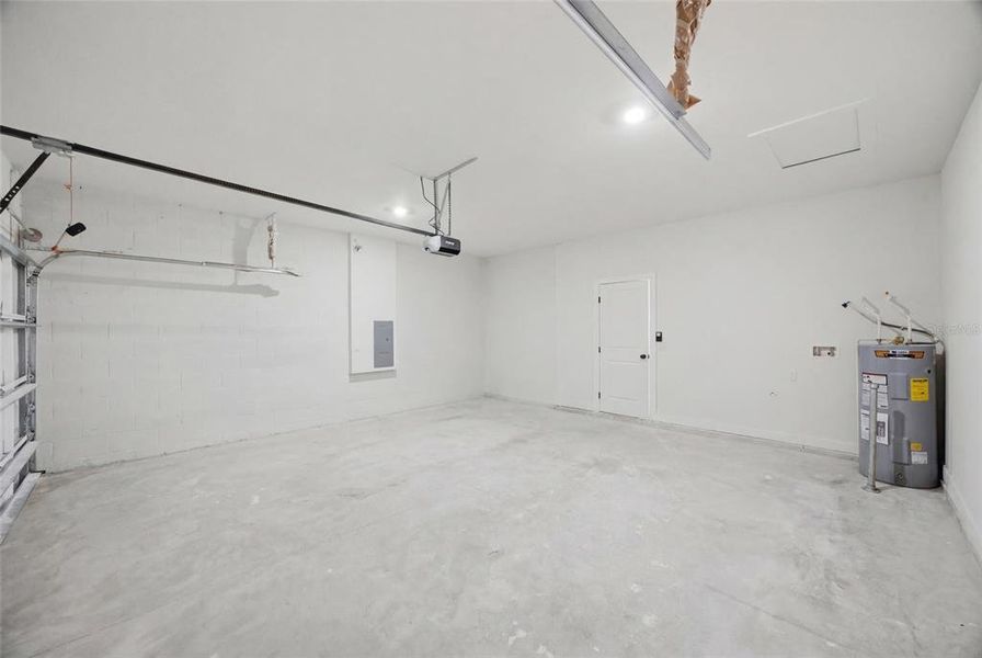 Spacious, unfurnished interior of a new home in , Plant City (Image 27). Spacious, unfurnished interior of a new home in , Plant City (Image 27).