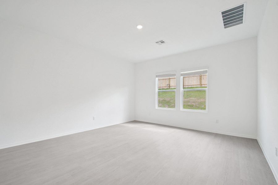 Spacious, unfurnished interior of a new home in Clayton Ranch, Copperas Cove (Image 25).