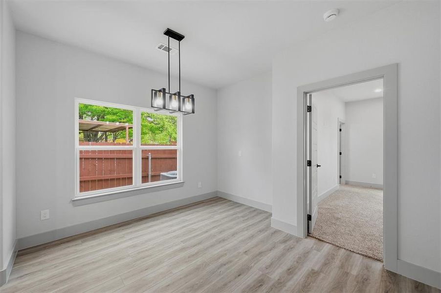 Spacious, unfurnished interior of a new home in , Sherman (Image 30).