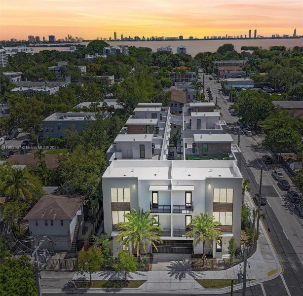 JUST A SHORT FEW BLOCKS WALK TO BISCAYNE BAY! 15 MINUTES TO THE BEACH!! JUST A SHORT FEW BLOCKS WALK TO BISCAYNE BAY! 15 MINUTES TO THE BEACH!!