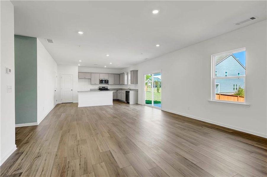 Spacious, unfurnished interior of a new home in Timber Ridge, Douglasville (Image 29).