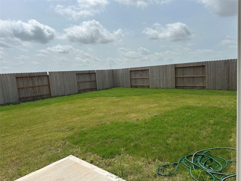 Exterior details and patio area of a home in Sunterra Lakes, Brookshire (Image 3).