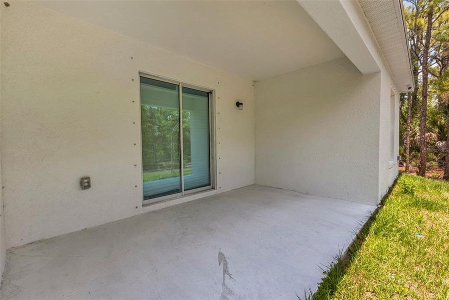 Exterior details and patio area of a home in , Port Charlotte (Image 4).