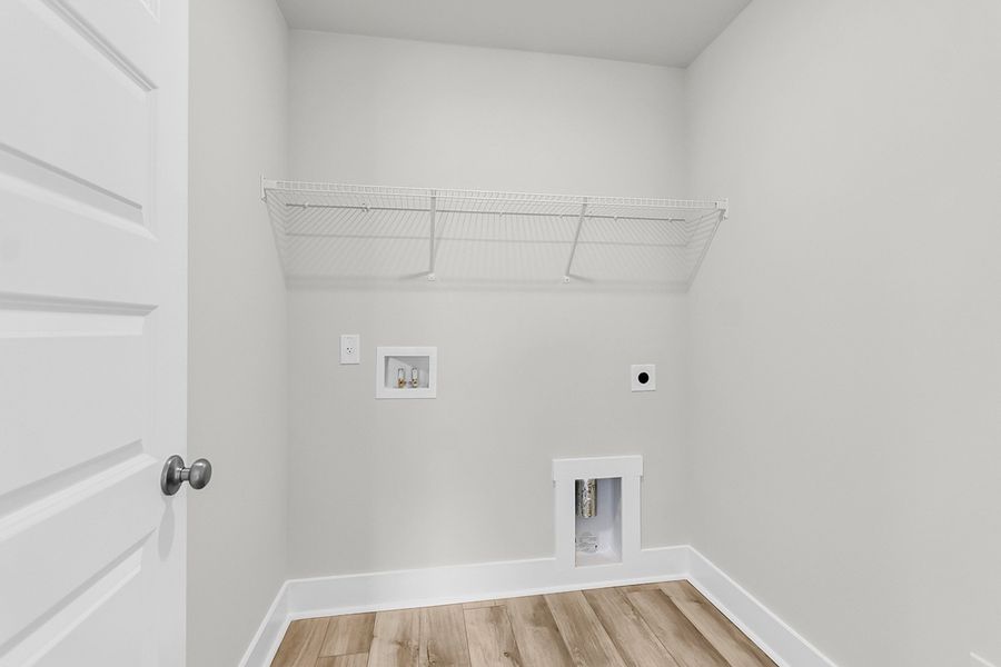 Spacious, unfurnished interior of a new home in Six Oaks, Summerville (Image 43).