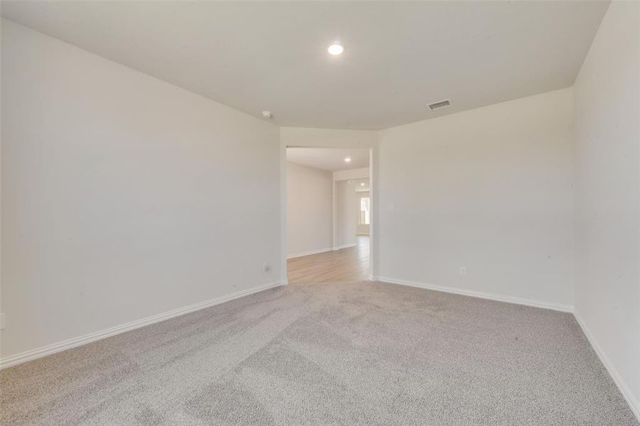 Spacious, unfurnished interior of a new home in Spiritas Ranch, Little Elm (Image 19).