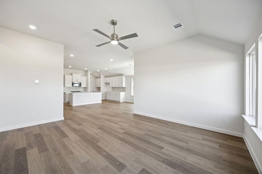 Spacious, unfurnished interior of a new home in Freeman Farms, Kaufman (Image 27). Spacious, unfurnished interior of a new home in Freeman Farms, Kaufman (Image 27).